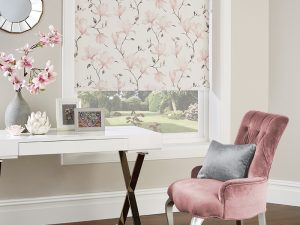Floral decor magnolia blind